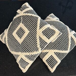 Square decorative pillow set